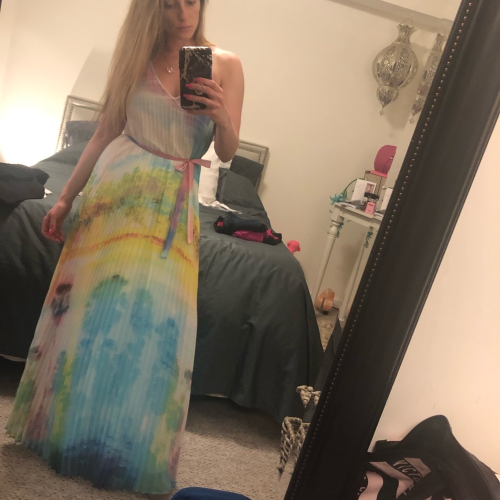 Beautiful sunset maxi dress pleated